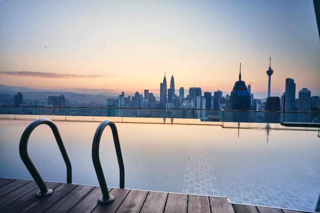 Klcc Regalia Suites Infinity Pool Kuala Lumpur Ngoại thất bức ảnh