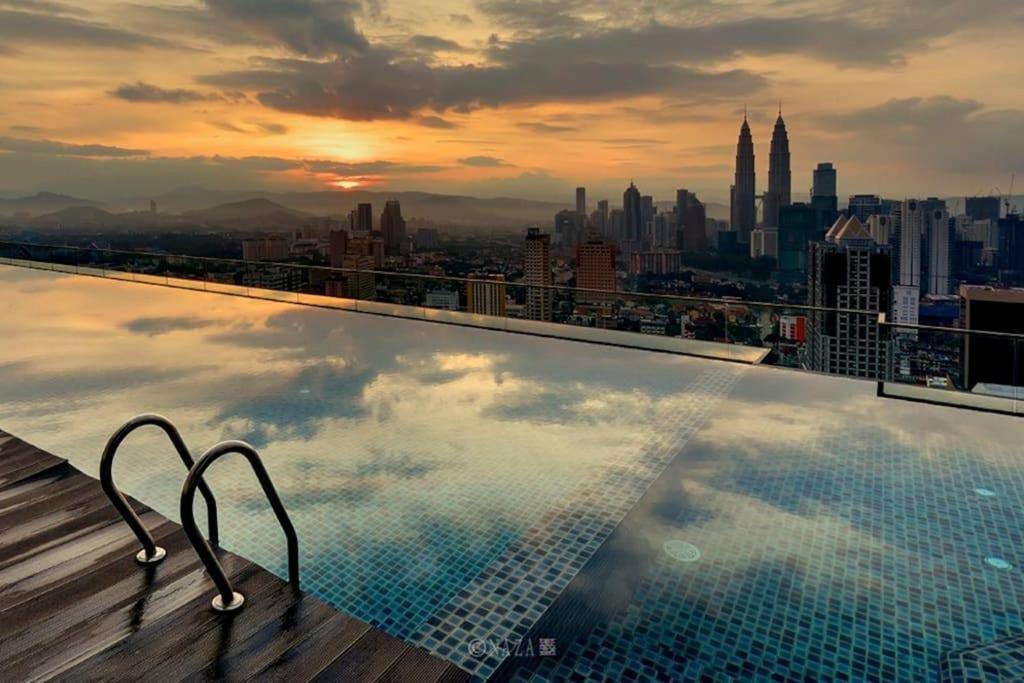 Klcc Regalia Suites Infinity Pool Kuala Lumpur Ngoại thất bức ảnh