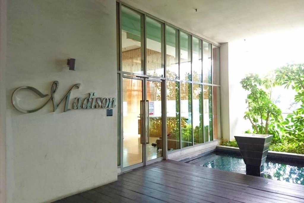 Klcc Regalia Suites Infinity Pool Kuala Lumpur Ngoại thất bức ảnh